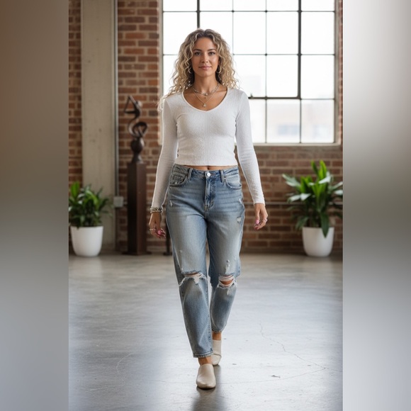 NWT Nikibiki Textured Lace Seamless Long Sleeve Cropped Top Crop Shirt White - Picture 3 of 7